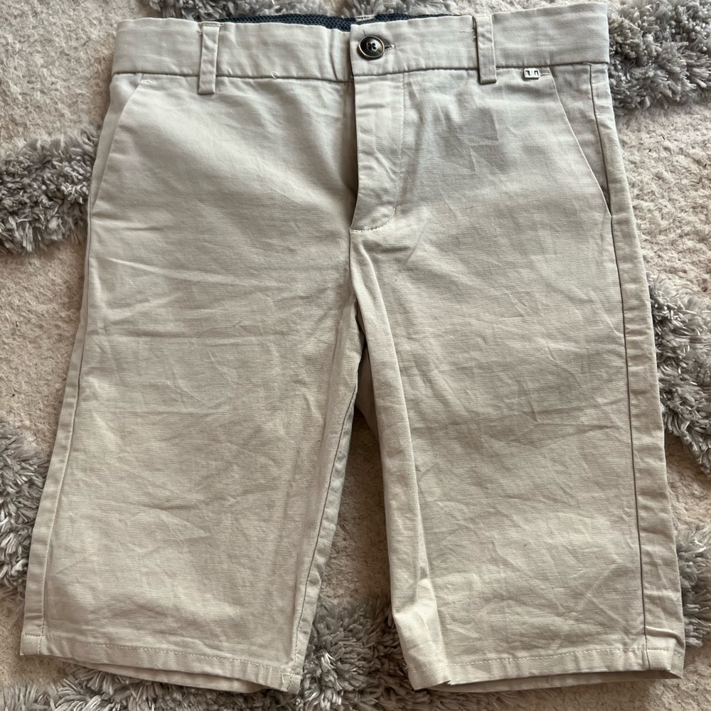 Nukutavake Boys Crème Adjustable Waist Shorts Size 10 Slim Fit Never worn